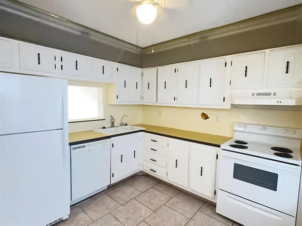 4270 NW 40th Street #206, Lauderdale Lakes, FL 33319