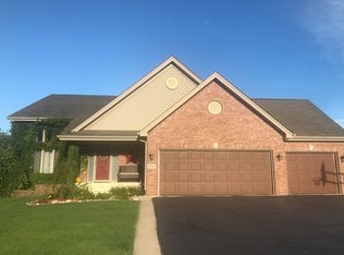 9732 Rambouillet Rdg, Roscoe, IL 61073