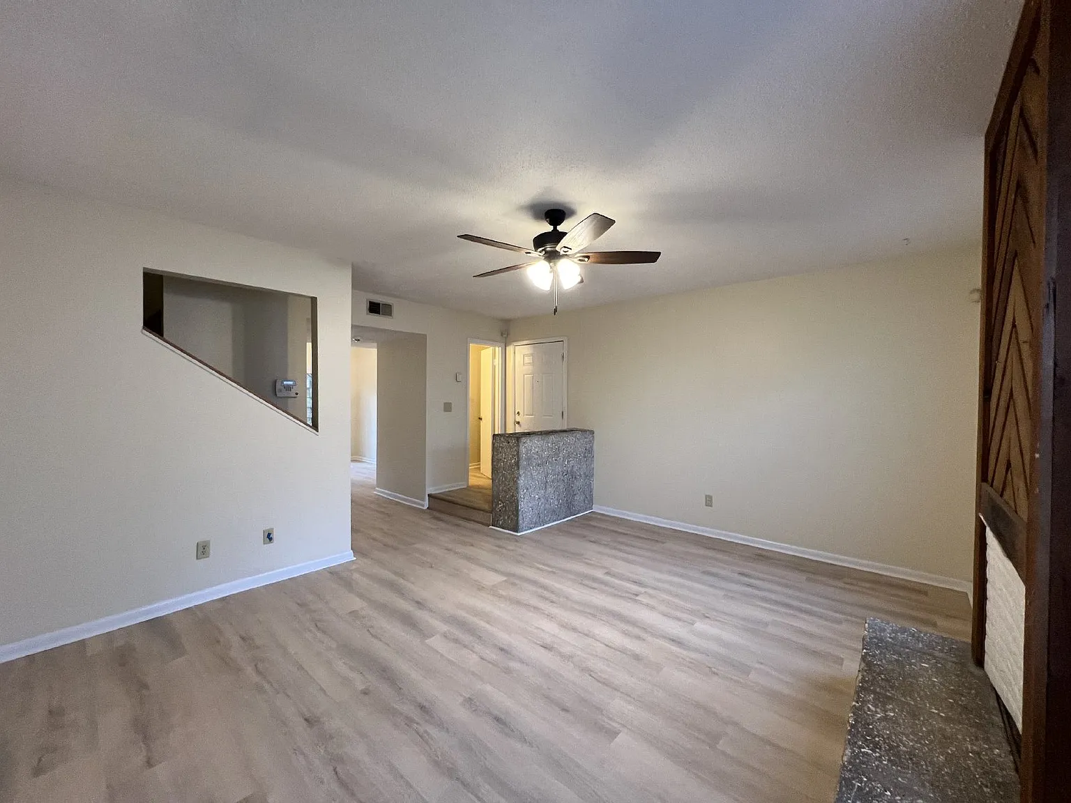 2 bed, 1.5 bath, 1008 sqft, $1,200 — Photo 3