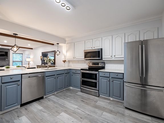 3rd image of 307-1234 Merklin St #307