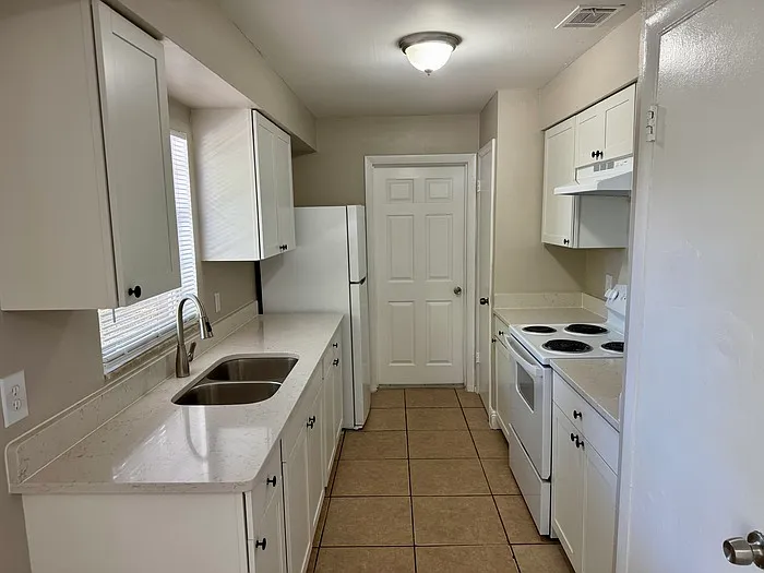 4566 Chateau Rd — Photo 15