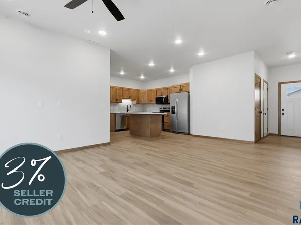 2804 S Broek Dr, Sioux Falls, SD 57106