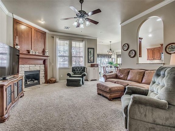 4th image of 904 Ashwood Ln