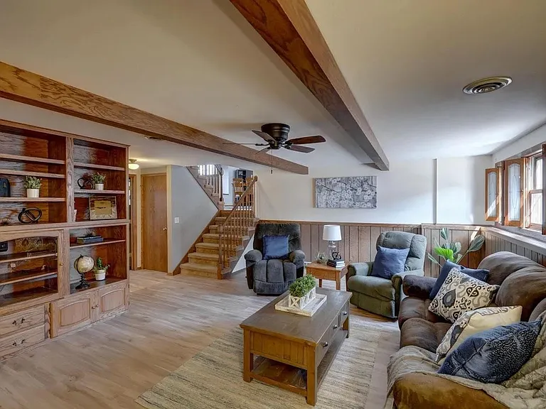 1513 Deerwood Dr — Photo 17