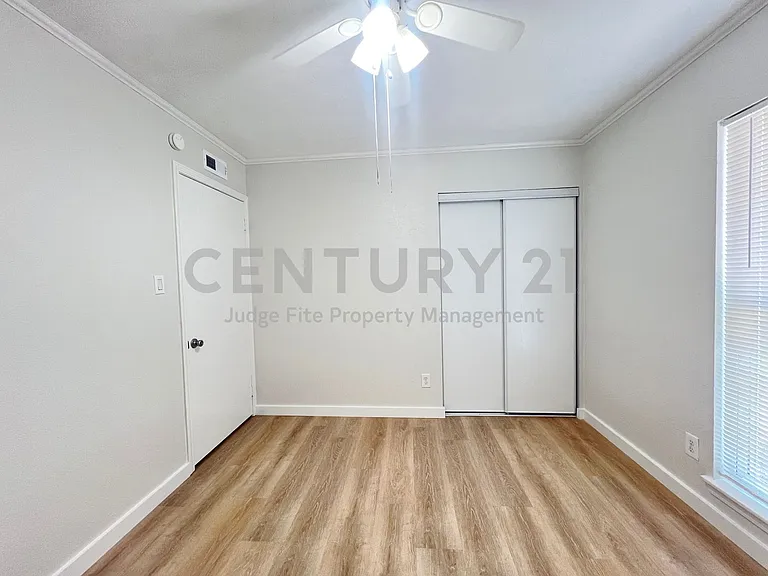 1308 Mistywood Ln — Photo 10