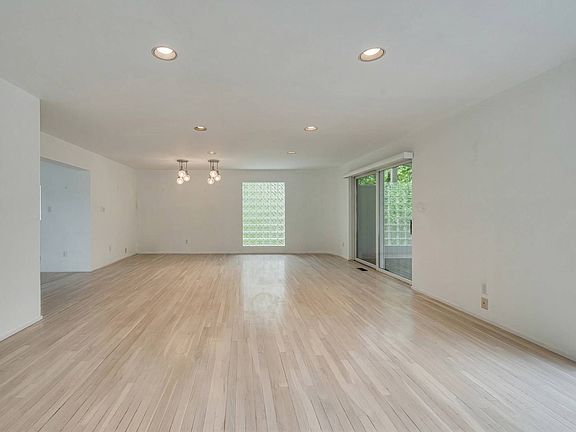 5th image of 204 Treescape Dr
