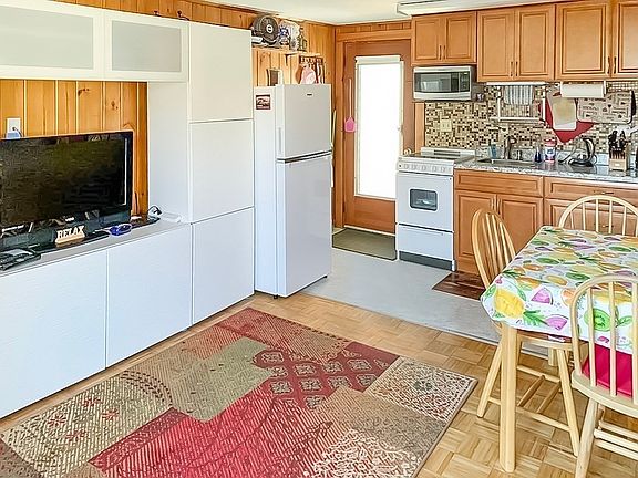 5th image of 174 Captain Chase Rd #4