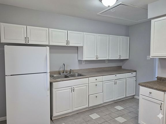 4th image of 3326 Delaware St