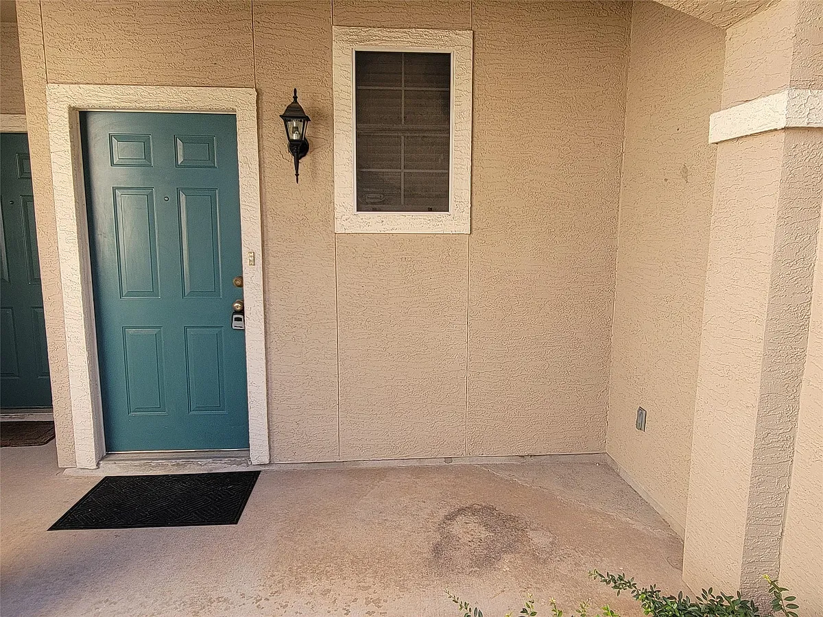 Building Photo - 2100 Pipers Field Dr #46