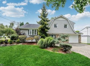 14 Aspen Ct, Paramus Boro, NJ 07652