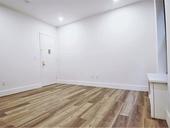 4th image of 2785 Broadway #54
