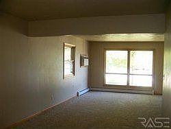 4th image of 825 N Egan Ave