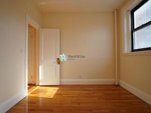 1212 Commonwealth Ave #3C