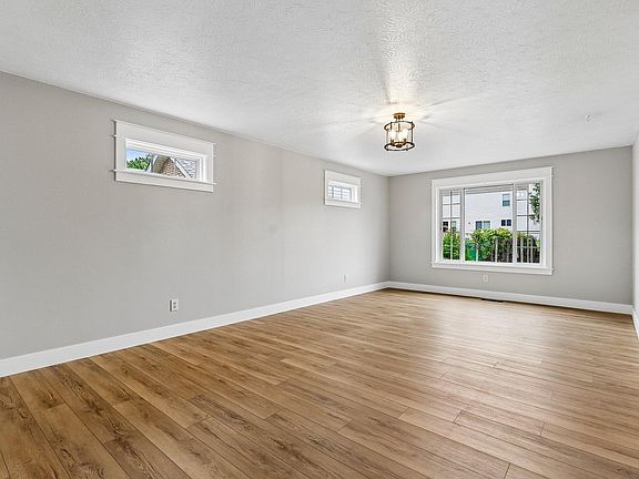 5th image of 1252 Farmcrest Dr