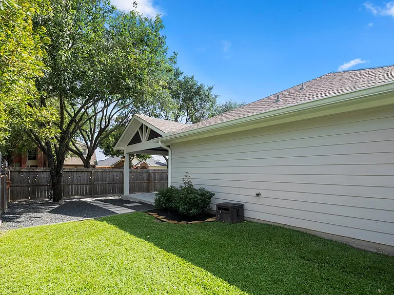 5802 Sawyer Bend Ln — Photo 36
