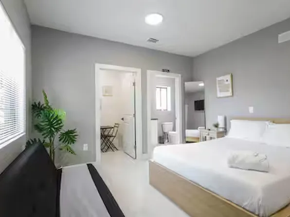 1220 NW 30th St, Miami, FL