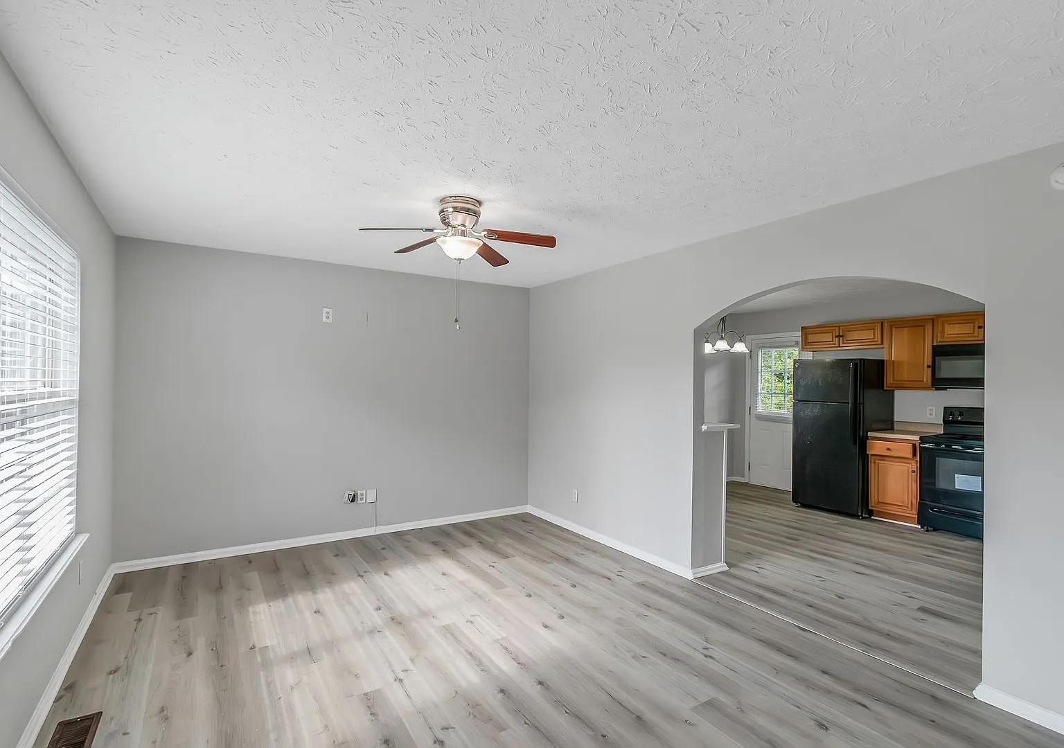 Lovely 3 Bed Room With 2 Baths, Gated Home — Photo 4