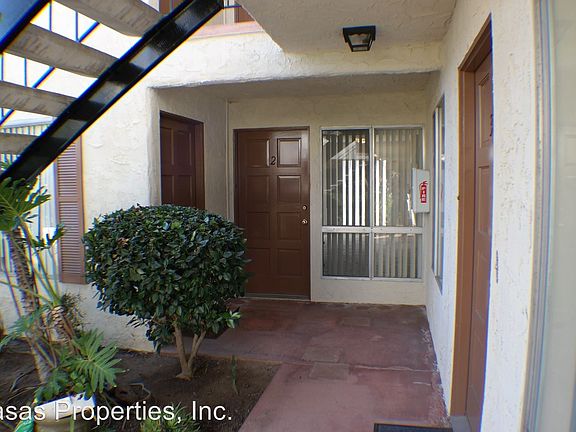 3rd image of 4840 Santa Monica Ave APT 2