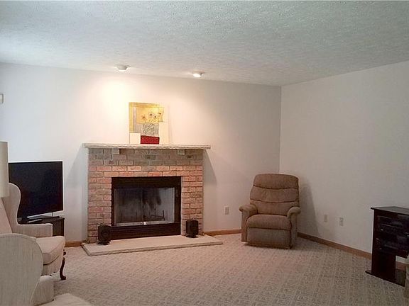 5th image of 32135 Augusta Dr