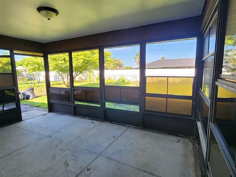 28 NE 20th Ave — Photo 7