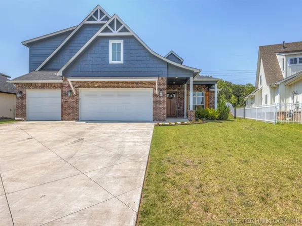 18986 E Chinquapin Dr, Catoosa, OK 74015