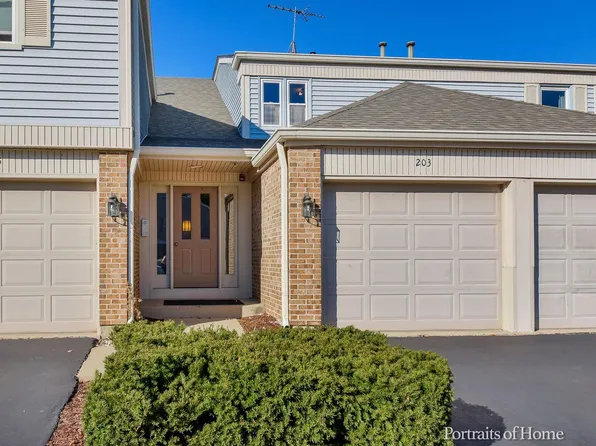 203 Auburn Ct, Saint Charles, IL 60174
