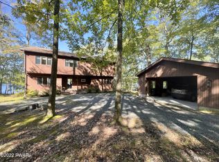 100 Park Pl N, Shohola, PA 18458