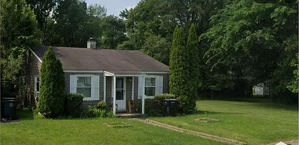 3 bed, 900 sqft, $1,300 — Photo 2