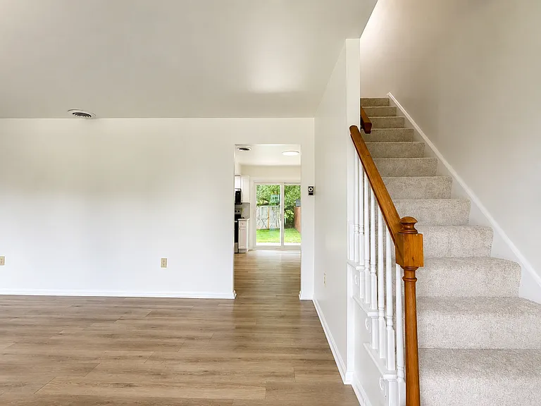 132 Marion Ter — Photo 6