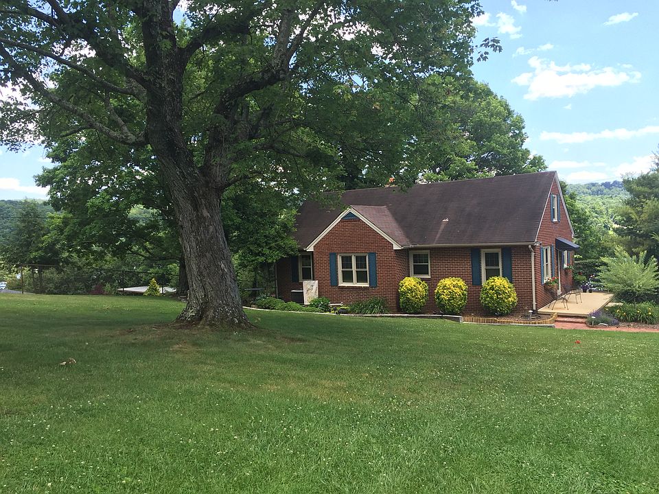2nd image of 2208 Garnett Dr