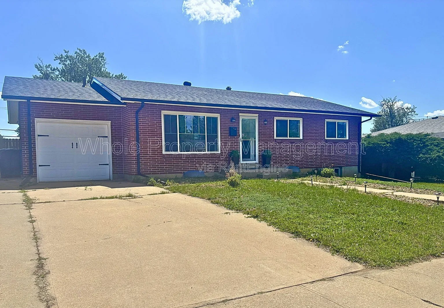5 bed, 2.0 bath, 2288 sqft, $3,200 — Photo 2
