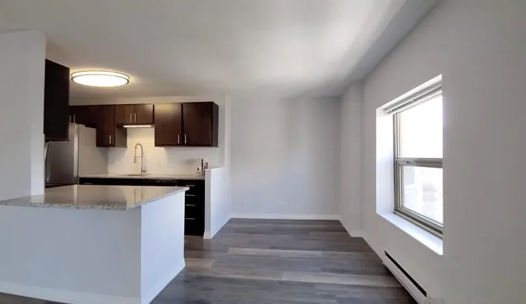 61 W Chestnut St — Photo 2