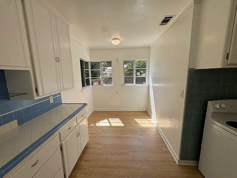 337 E Weldon Ave — Photo 14