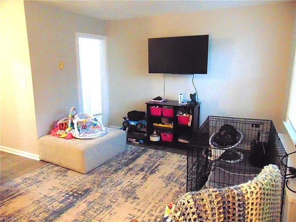 3rd image of 1400 Roslyn Dr Unit 7C