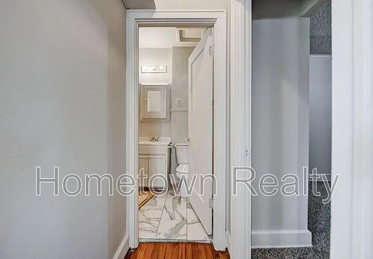 527 W Dill St — Photo 15