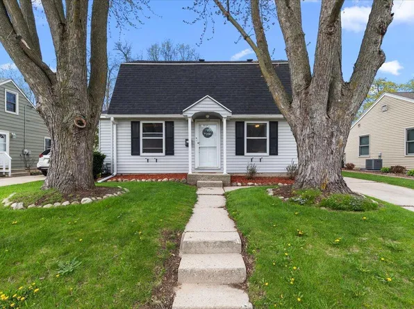 608 Pennsylvania AVENUE, West Bend, WI 53095