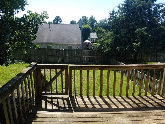 Rear deck and fenced yard. Maintenance is included.