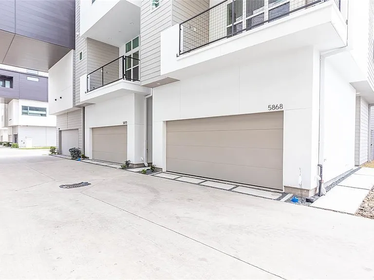 5868 E Post Oak Ln — Photo 3
