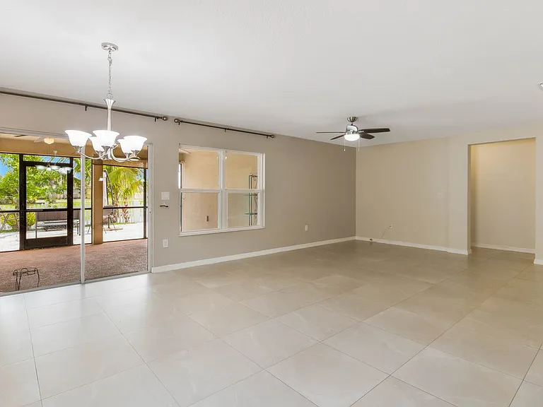 4602 Harvest Row Ln — Photo 10