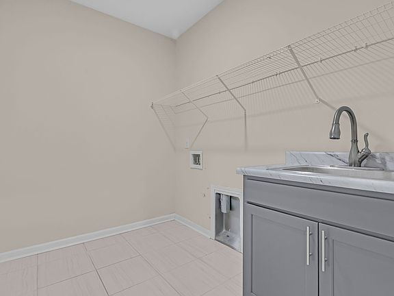 3rd image of 633 Castle Rd