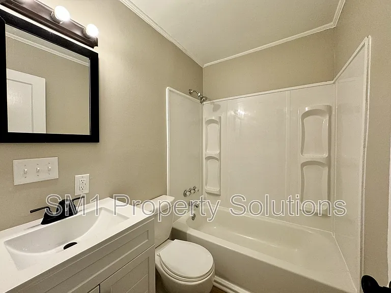 1020 Nancy Ln SE — Photo 3