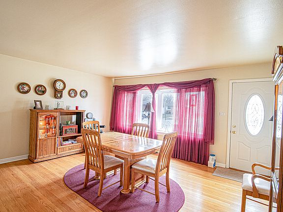 3rd image of 9037 S Sproat Ave
