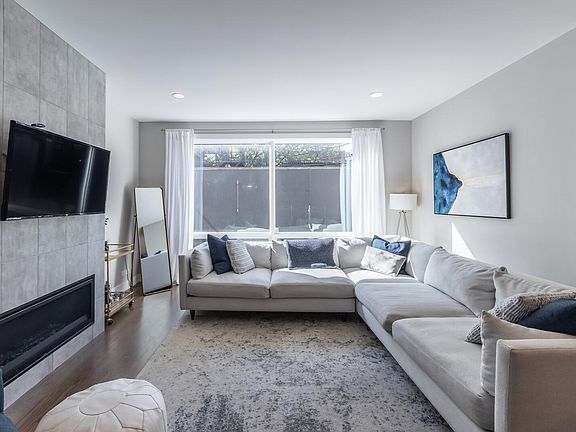 3rd image of 2508 N Greenview Ave #1S