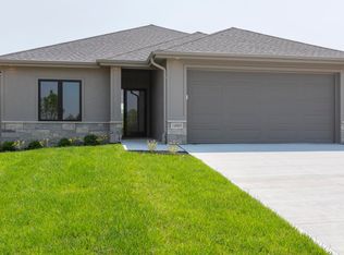 14905 Hibbs St, Bennington, NE 68007