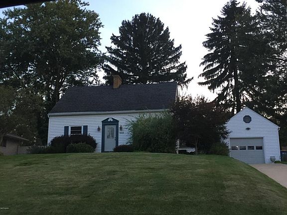 2nd image of 1844 Lake Michigan Dr NW