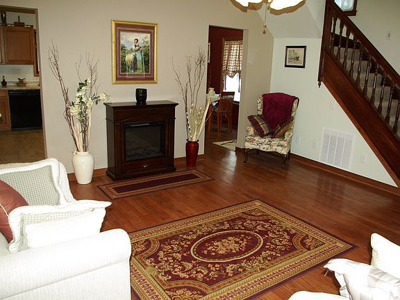 Living rm looking northwest