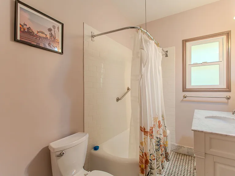 624 Hilgard Ave #255 — Photo 14