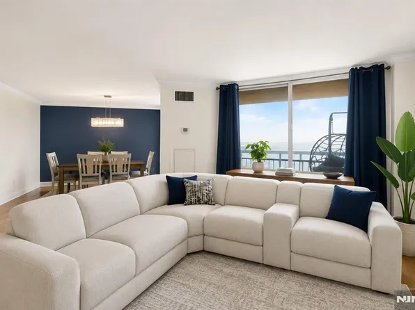 1020 Harmon Cove Tower #1020, Secaucus, NJ 07094