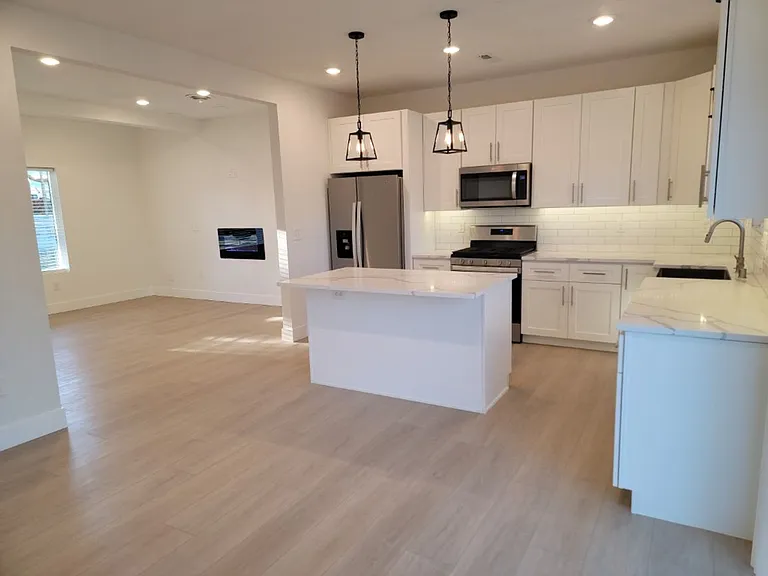 12110 N Freya St — Photo 32