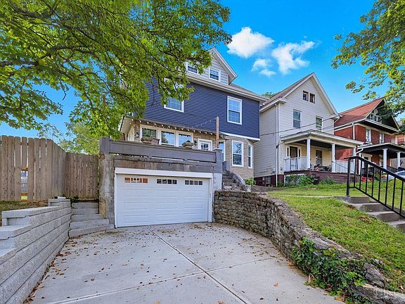 3rd image of 3346 Bonaparte Ave